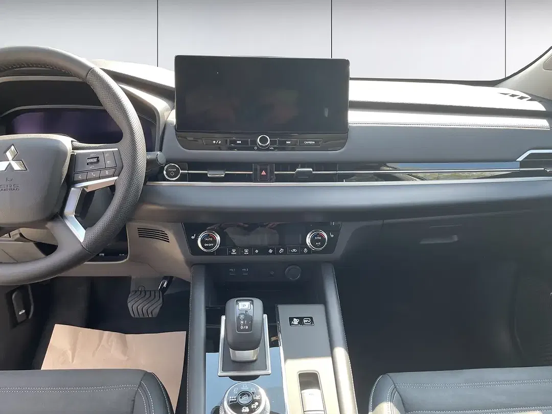 Mitsubishi Outlander - Thumbnail 13
