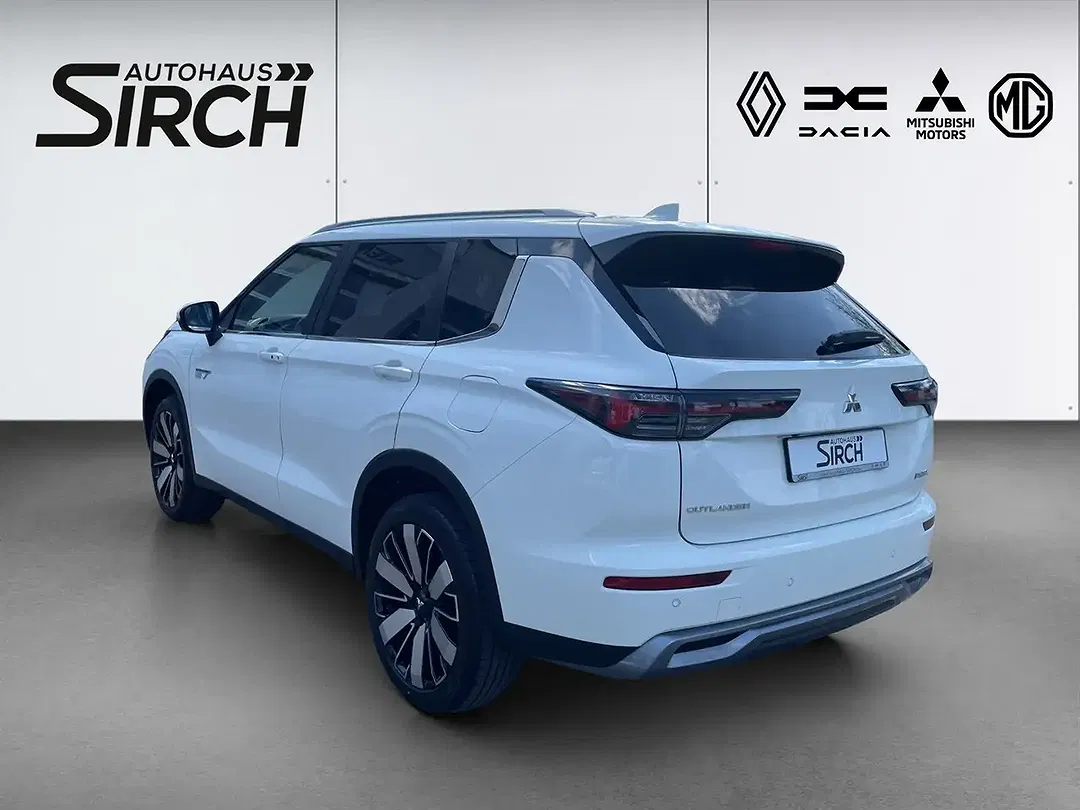 Mitsubishi Outlander - Thumbnail 3