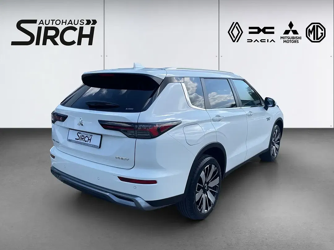 Mitsubishi Outlander - Thumbnail 4