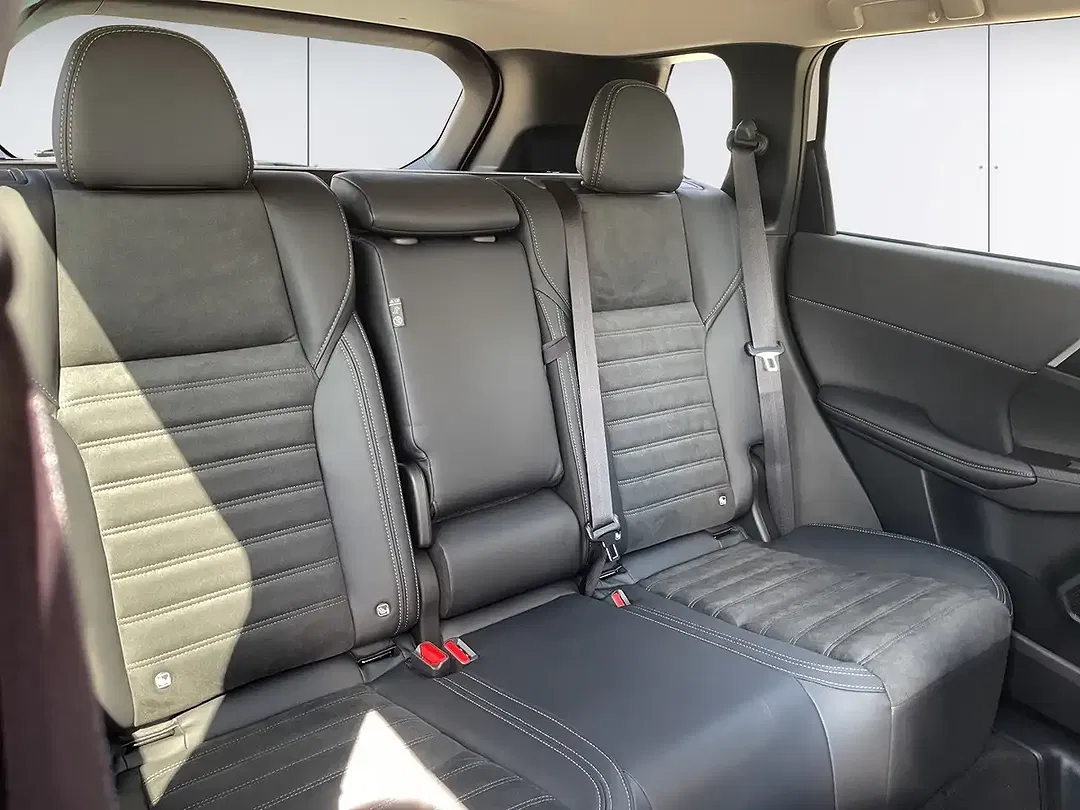 Mitsubishi Outlander - Thumbnail 9