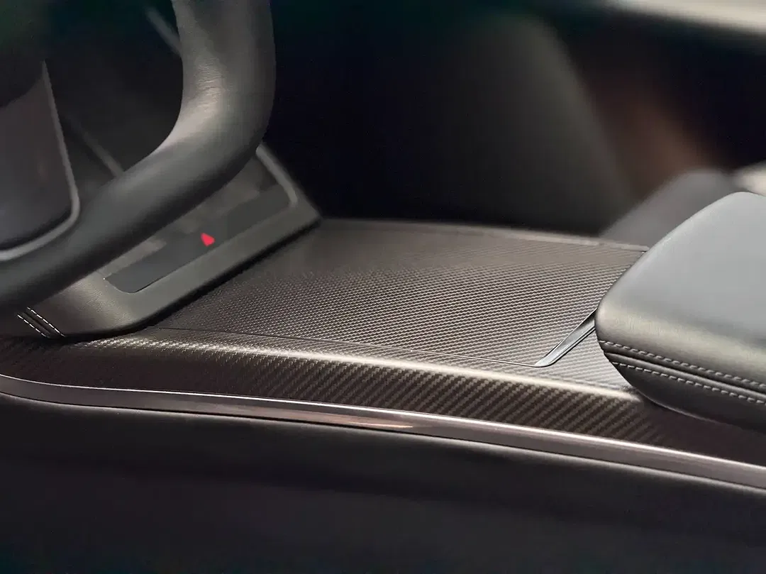 Tesla Model X - Thumbnail 10