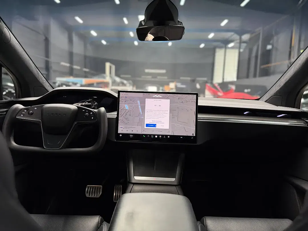 Tesla Model X - Thumbnail 16