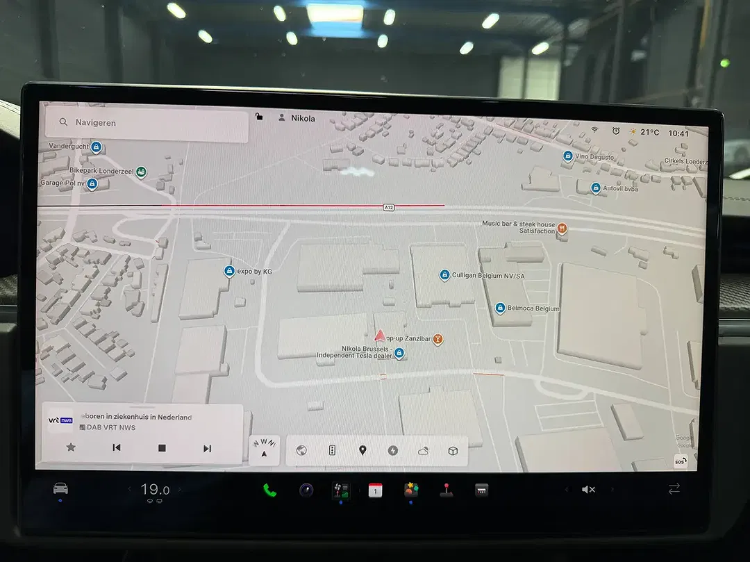 Tesla Model X - Thumbnail 18