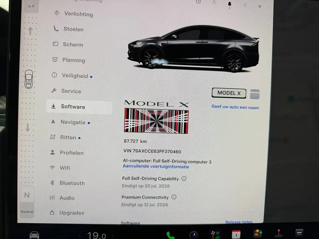 Tesla Model X - Thumbnail 24
