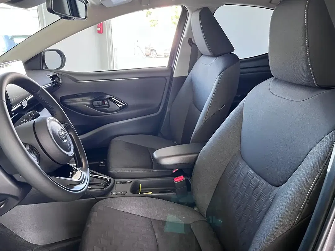 Toyota Yaris - Thumbnail 10