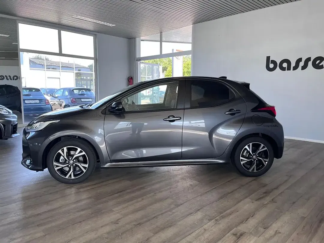 Toyota Yaris - Thumbnail 3