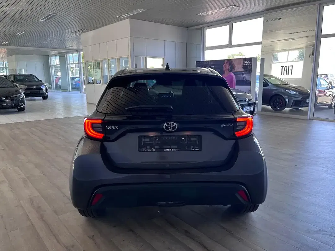 Toyota Yaris - Thumbnail 4