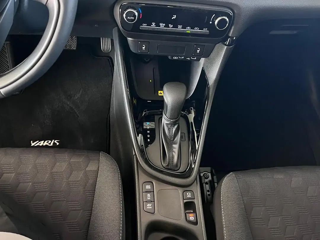 Toyota Yaris - Thumbnail 6