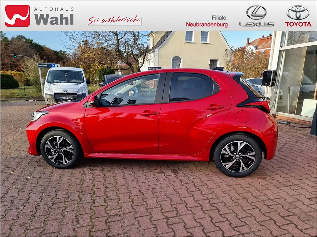 Toyota Yaris - Thumbnail 3