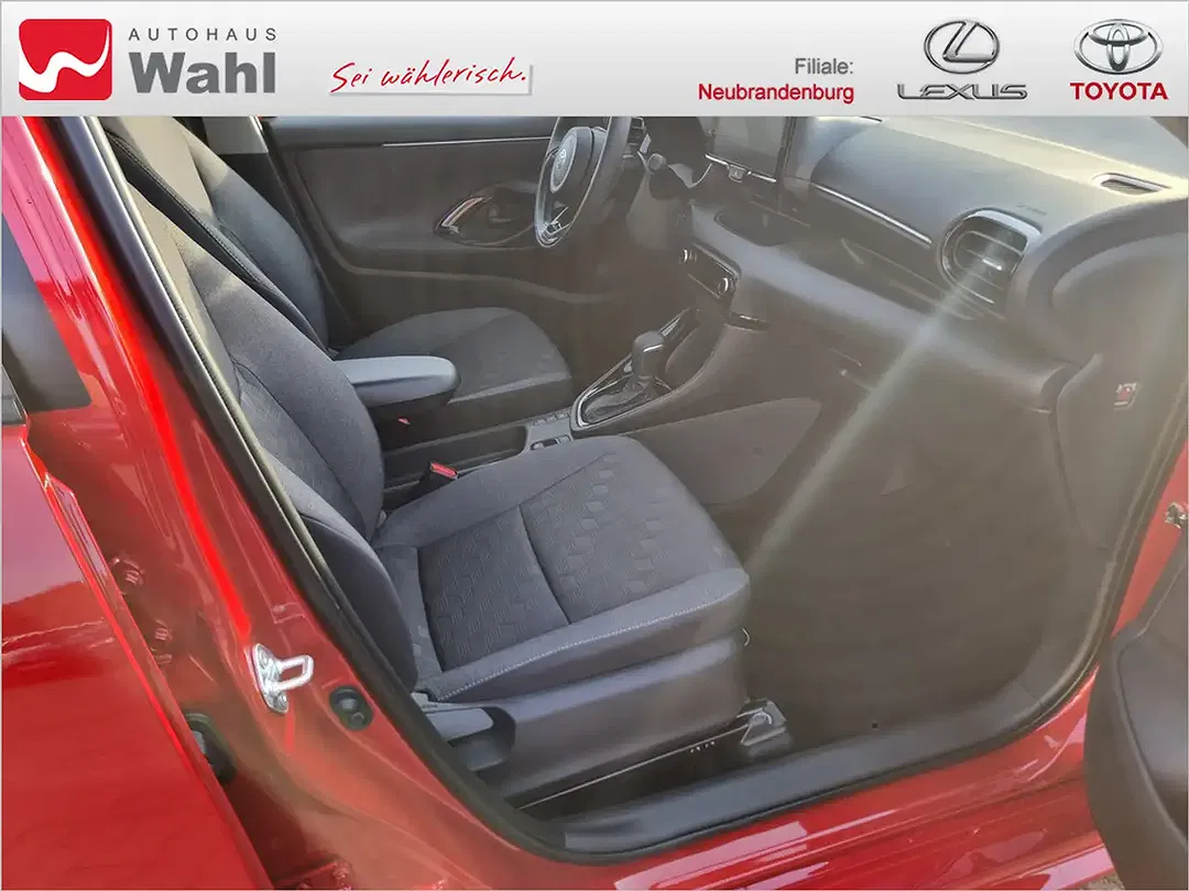 Toyota Yaris - Thumbnail 7