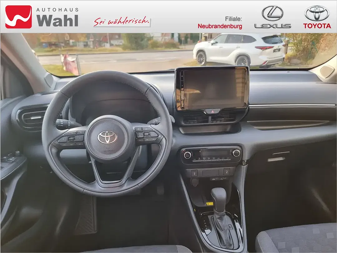 Toyota Yaris - Thumbnail 9
