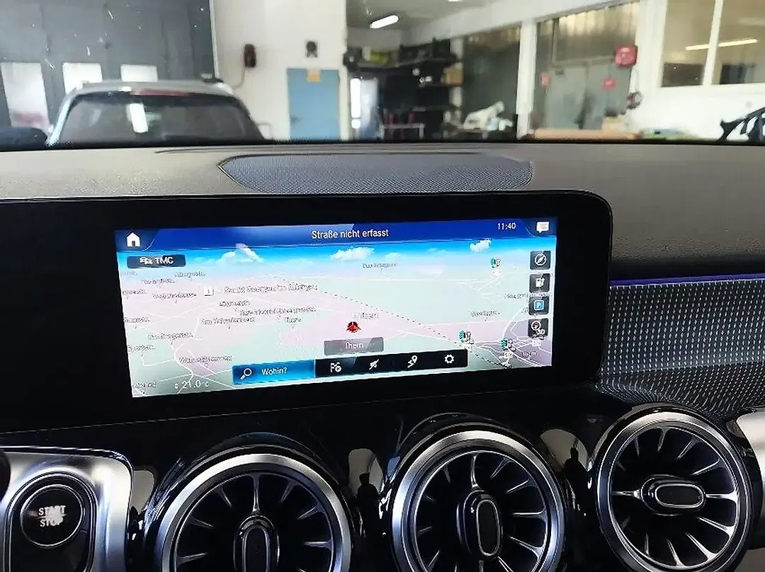 Mercedes-Benz EQB 300 - Thumbnail 10