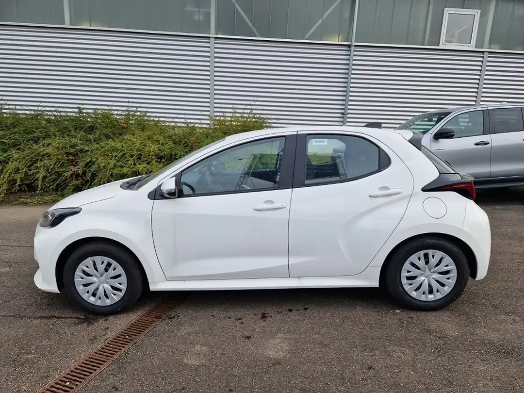 Toyota Yaris - Thumbnail 2