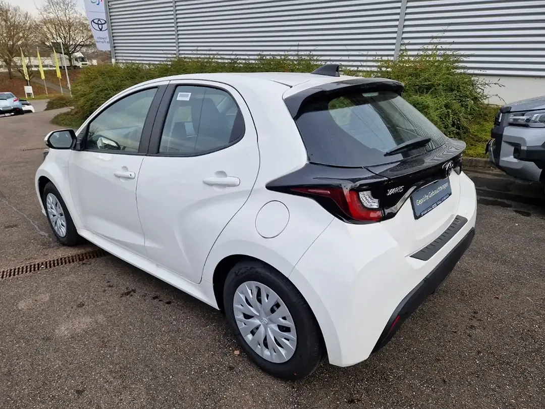 Toyota Yaris - Thumbnail 3