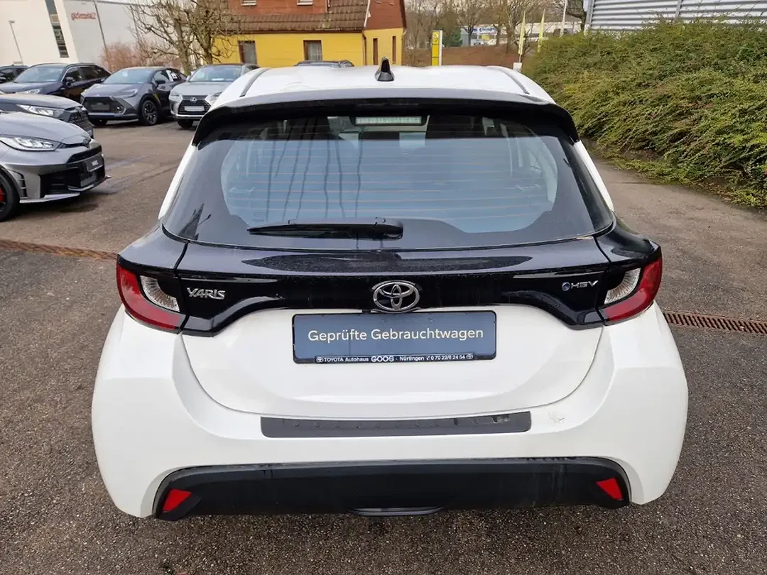 Toyota Yaris - Thumbnail 4