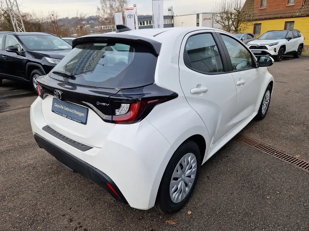 Toyota Yaris - Thumbnail 5