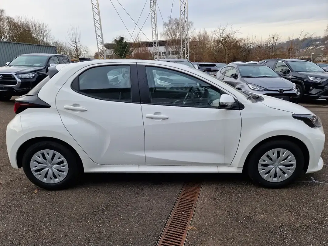 Toyota Yaris - Thumbnail 6