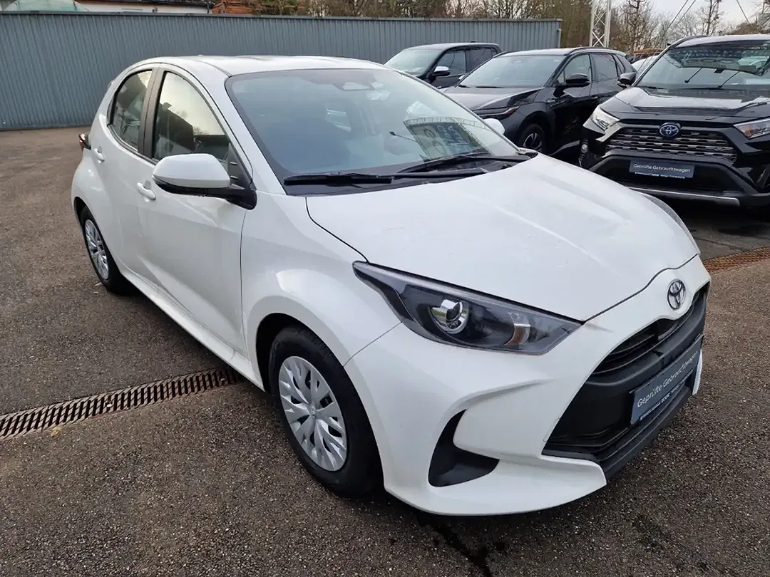 Toyota Yaris - Thumbnail 7
