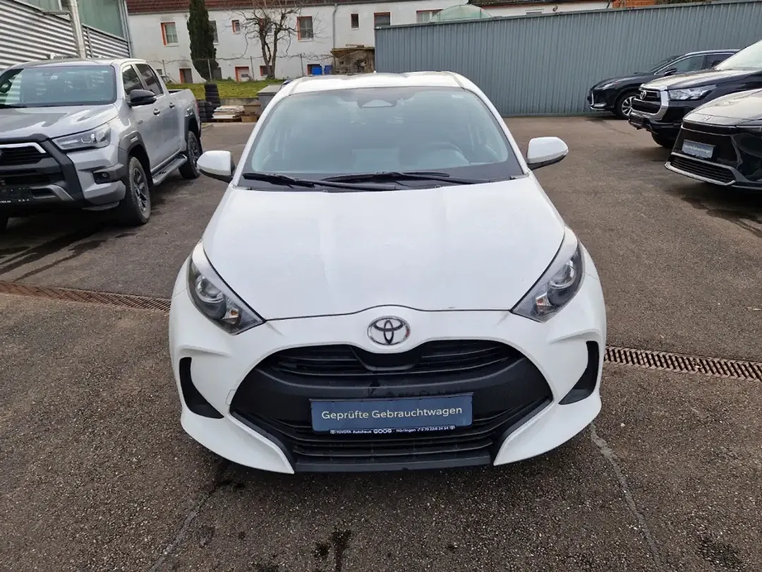 Toyota Yaris - Thumbnail 8