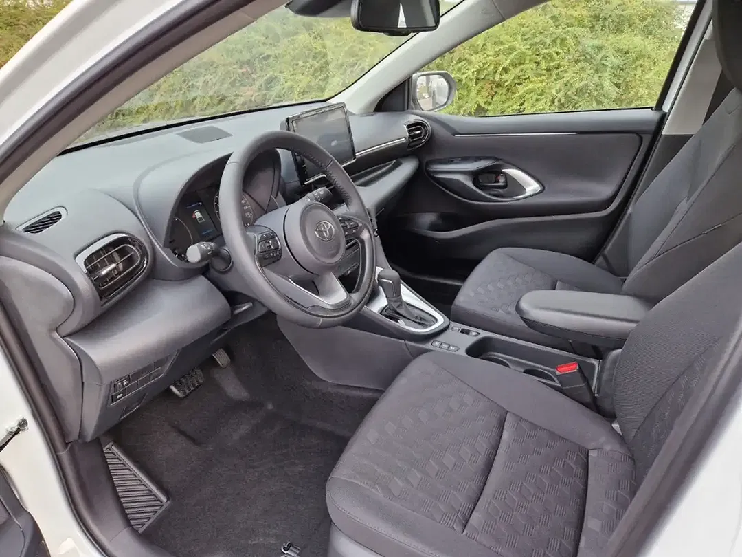 Toyota Yaris - Thumbnail 9