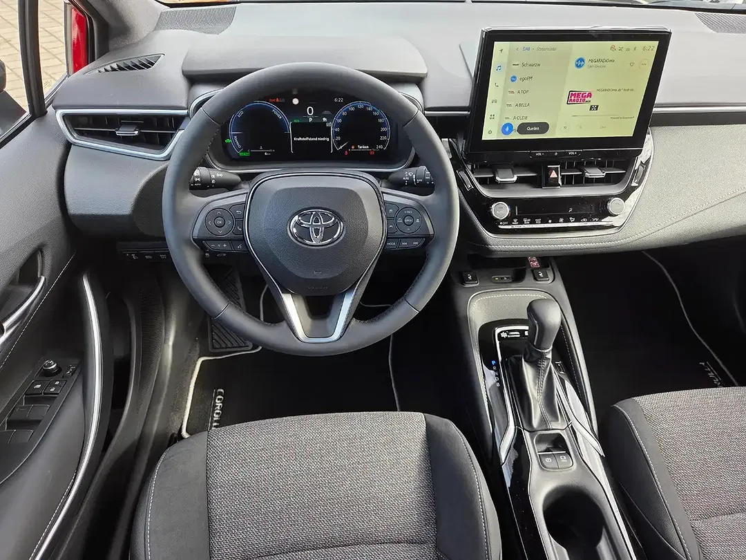 Toyota Corolla - Thumbnail 8