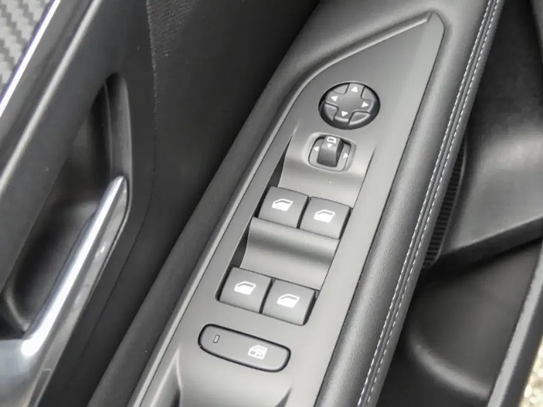 Peugeot 3008 - Thumbnail 11