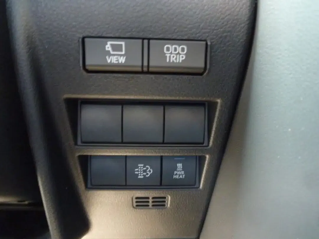 Toyota Land Cruiser - Thumbnail 11
