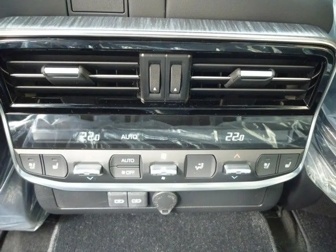 Toyota Land Cruiser - Thumbnail 12