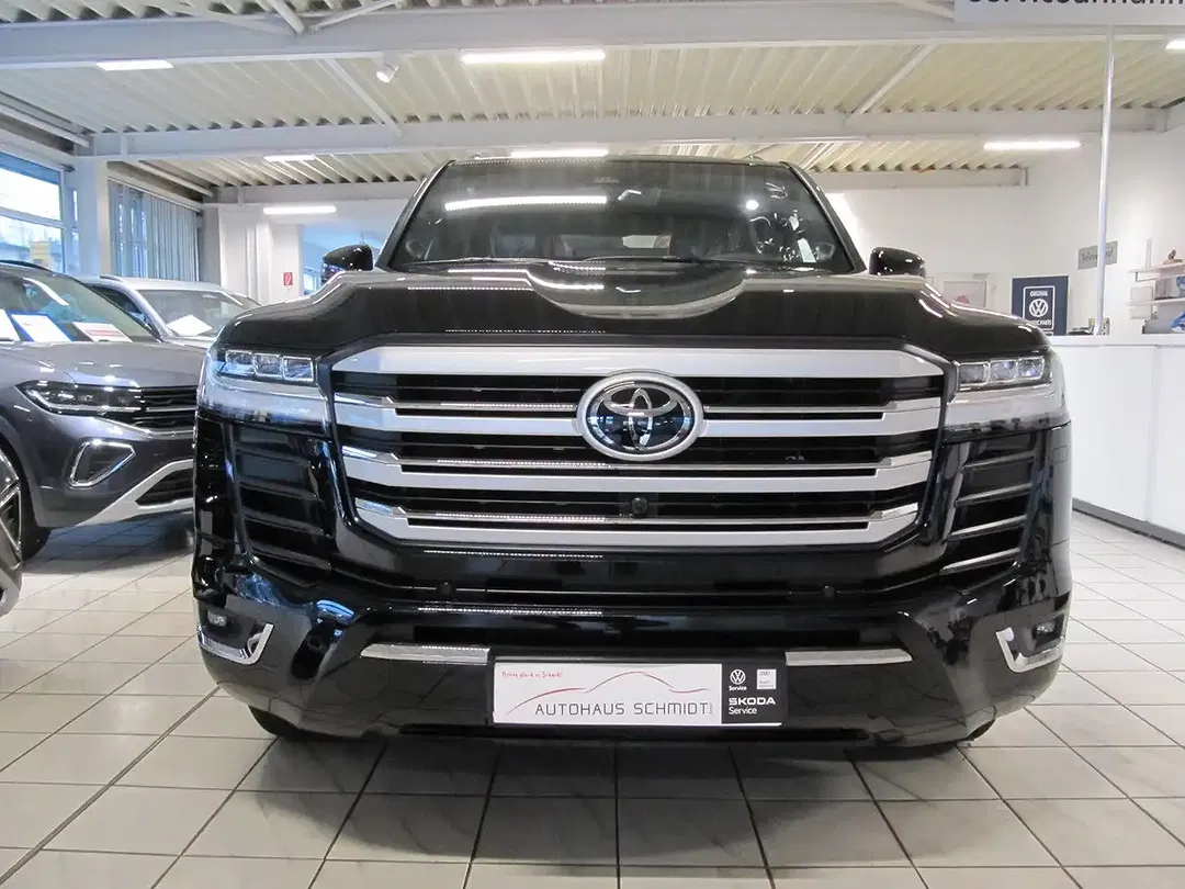 Toyota Land Cruiser - Thumbnail 2