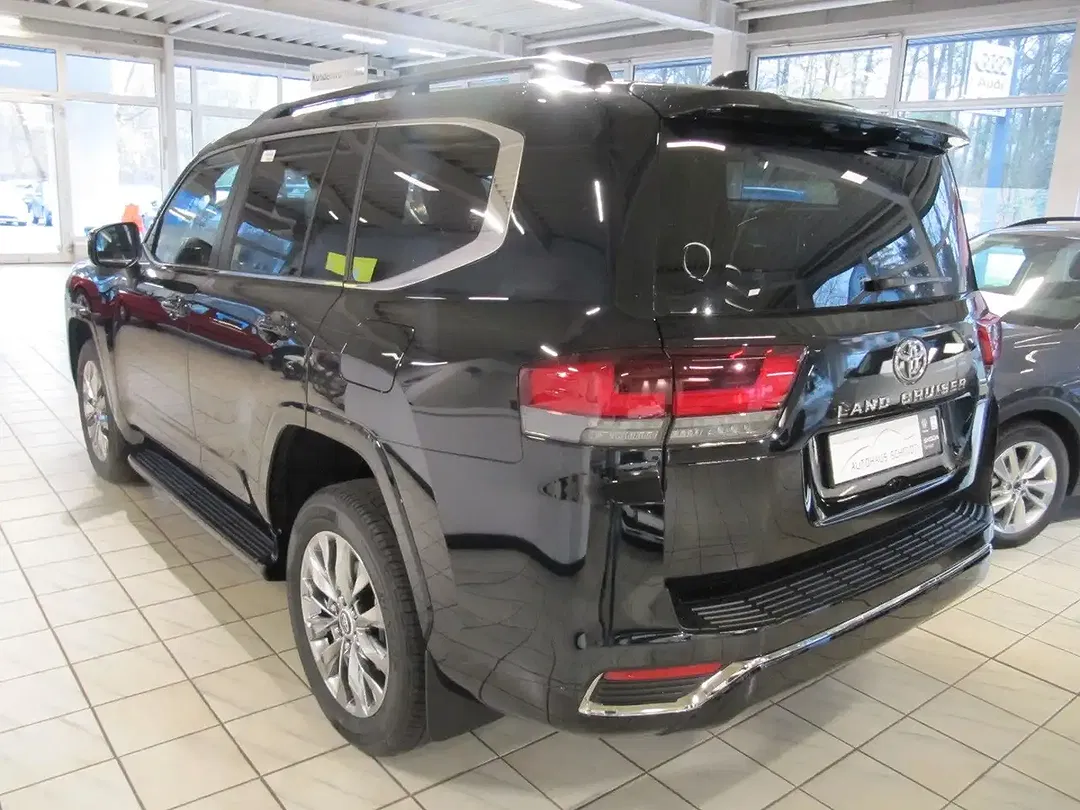 Toyota Land Cruiser - Thumbnail 4