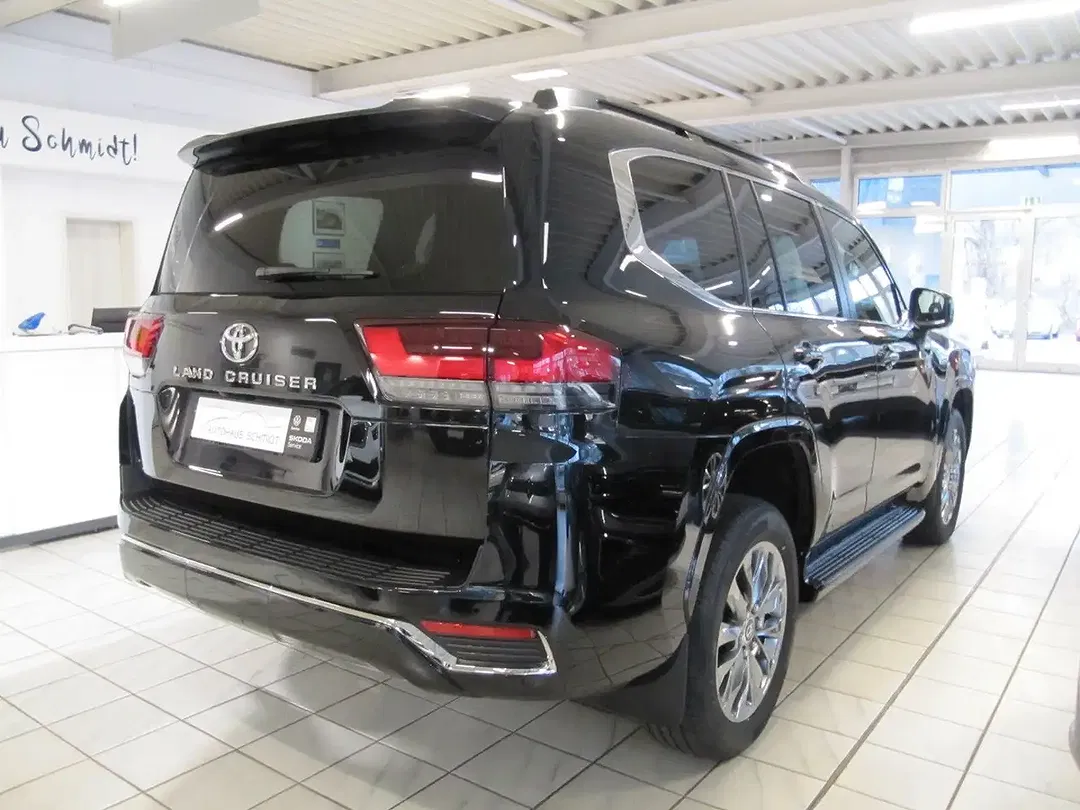 Toyota Land Cruiser - Thumbnail 5