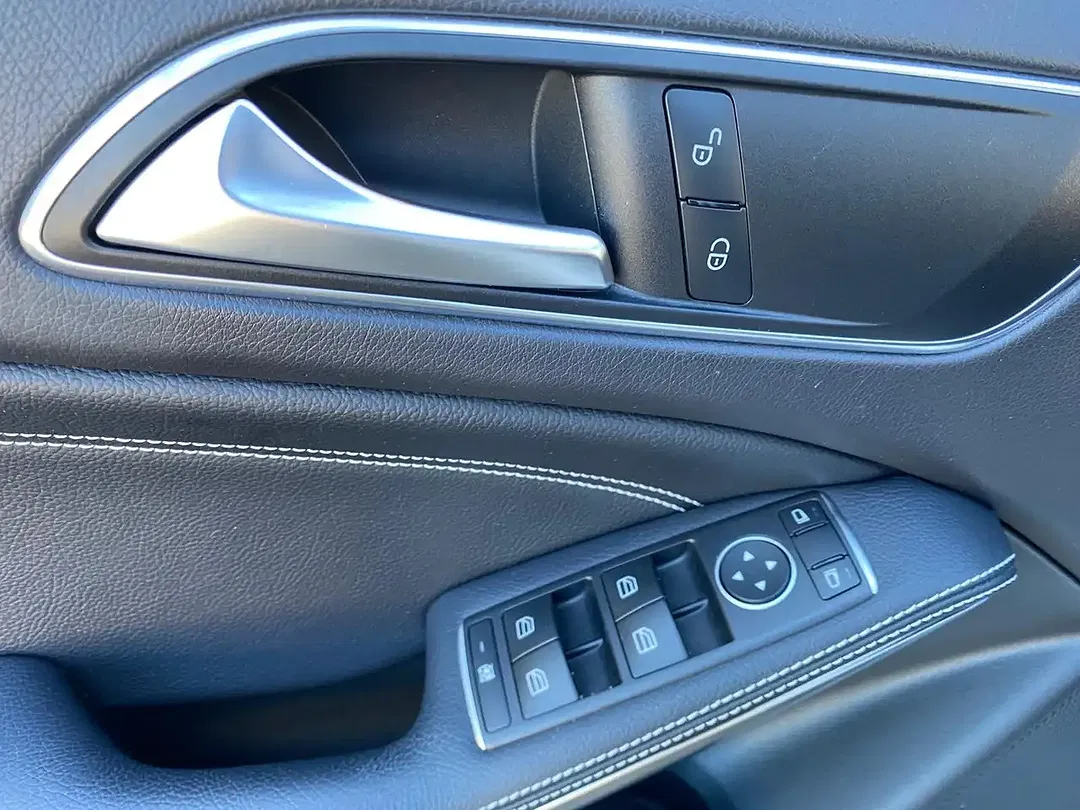Mercedes-Benz GLA 180 - Thumbnail 13