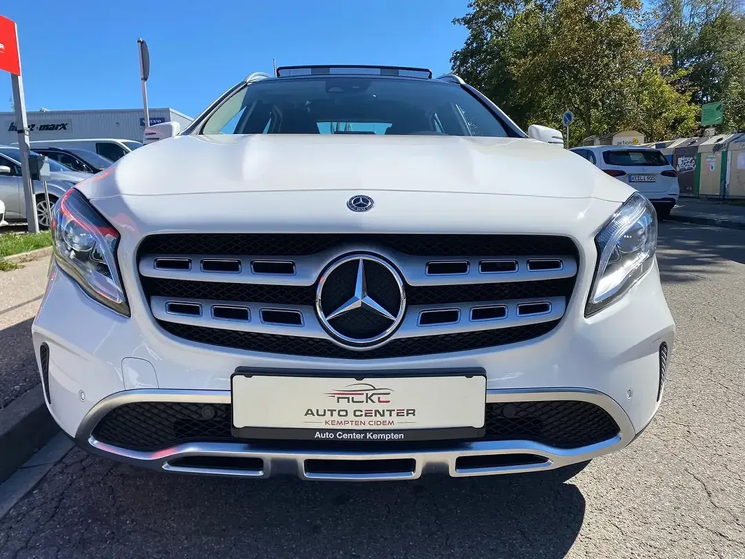 Mercedes-Benz GLA 180 - Thumbnail 2