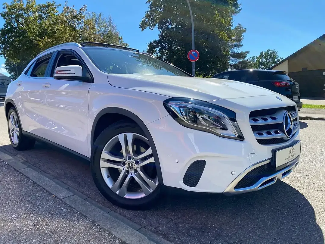 Mercedes-Benz GLA 180 - Thumbnail 3