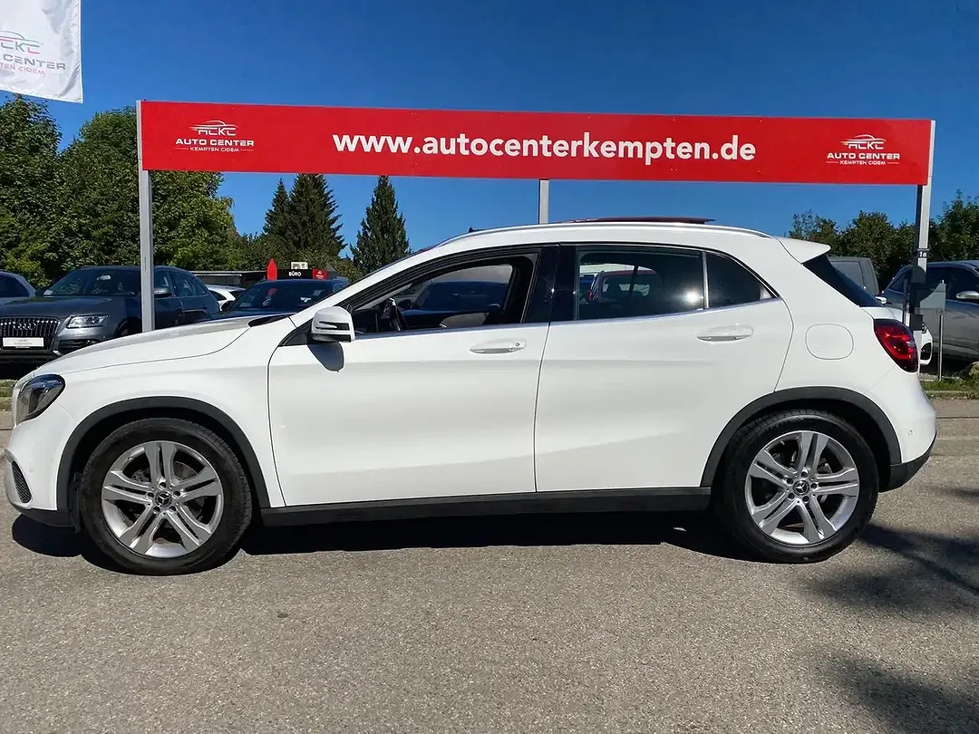 Mercedes-Benz GLA 180 - Thumbnail 4