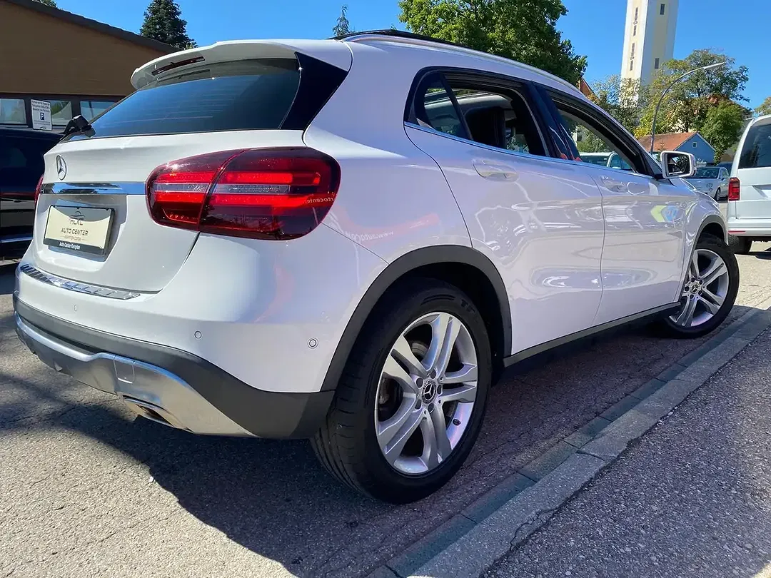 Mercedes-Benz GLA 180 - Thumbnail 5