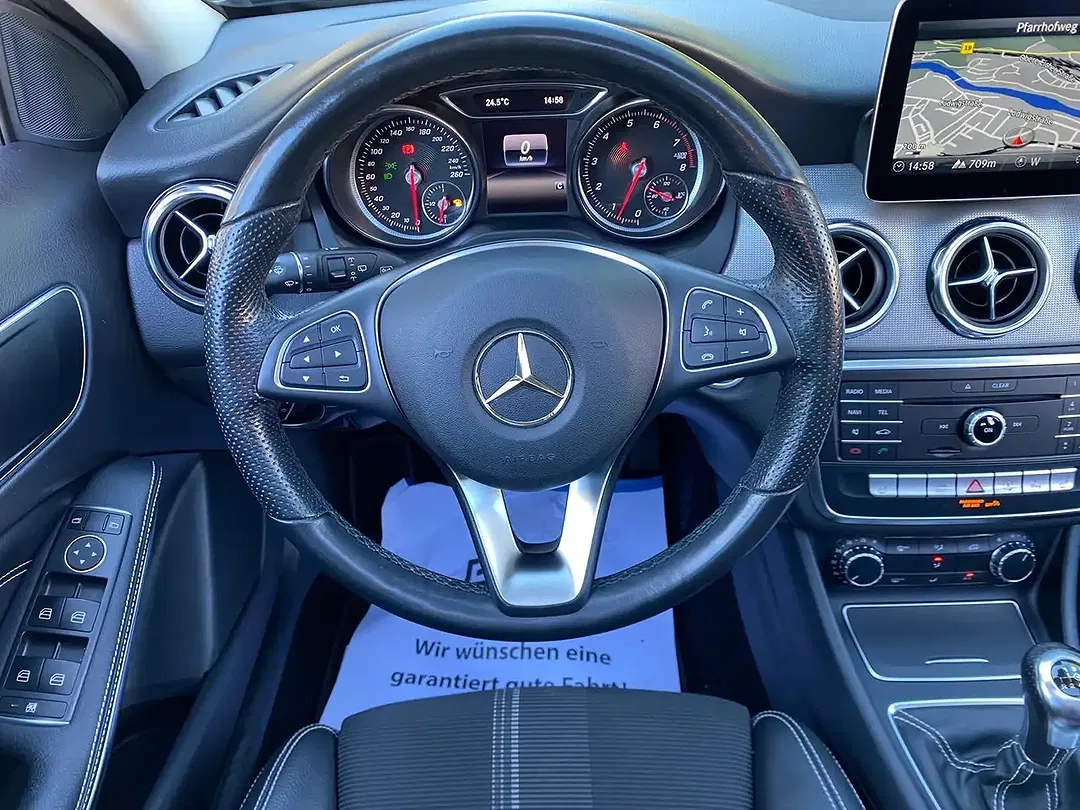 Mercedes-Benz GLA 180 - Thumbnail 9