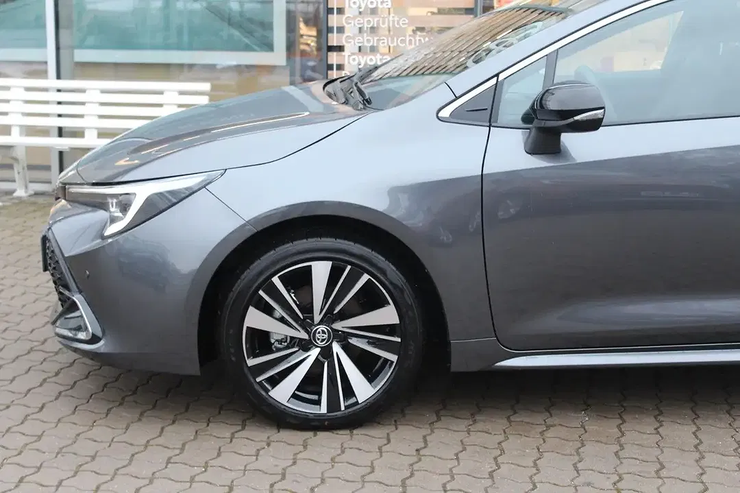 Toyota Corolla - Thumbnail 4