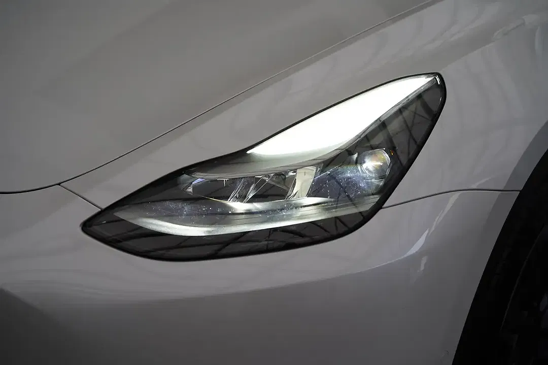 Tesla Model Y - Thumbnail 11
