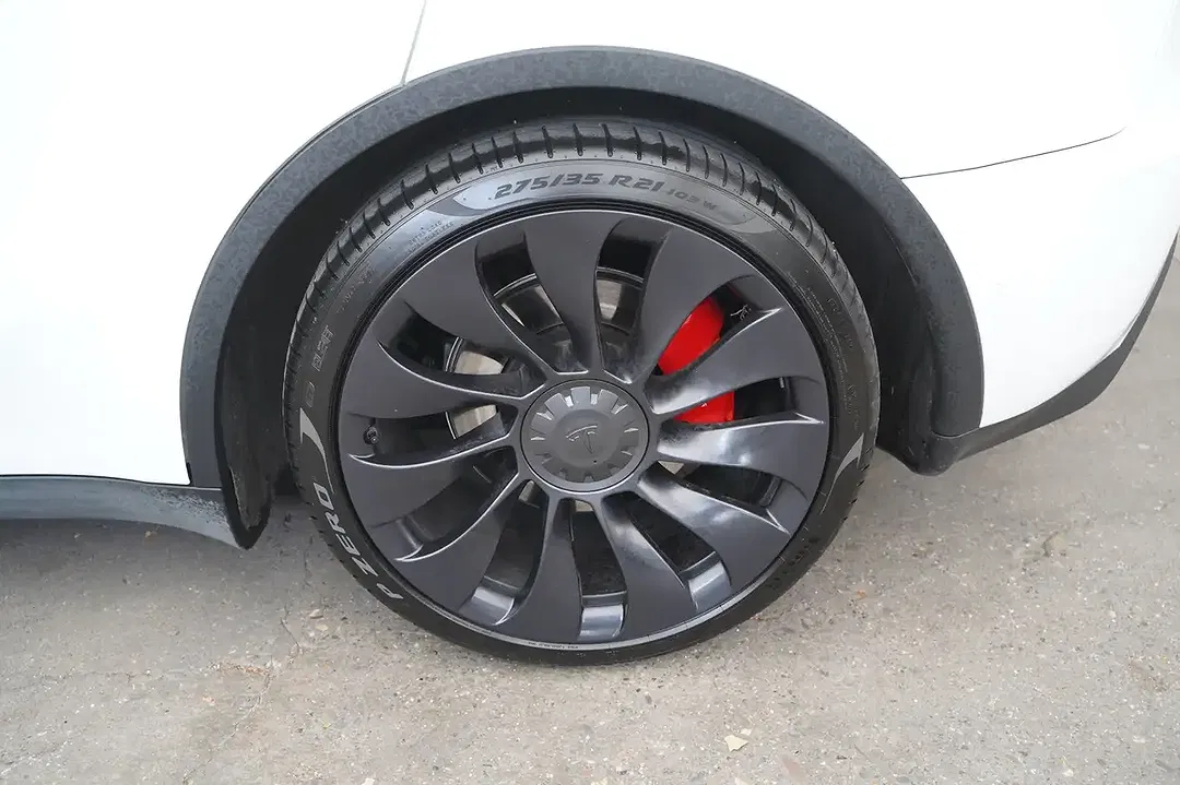 Tesla Model Y - Thumbnail 12