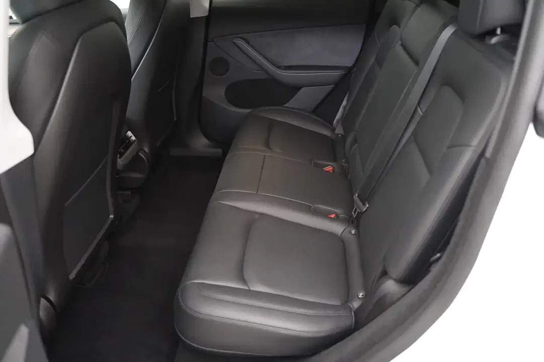 Tesla Model Y - Thumbnail 7