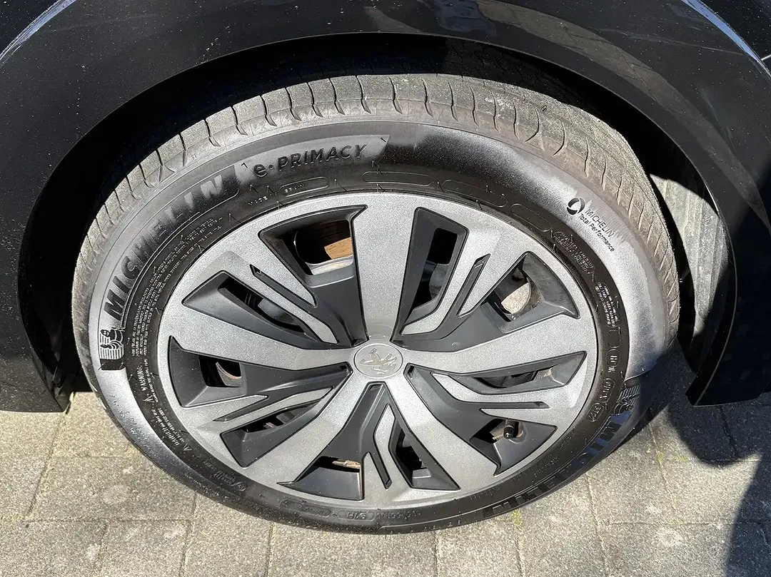 Peugeot 208 - Thumbnail 4