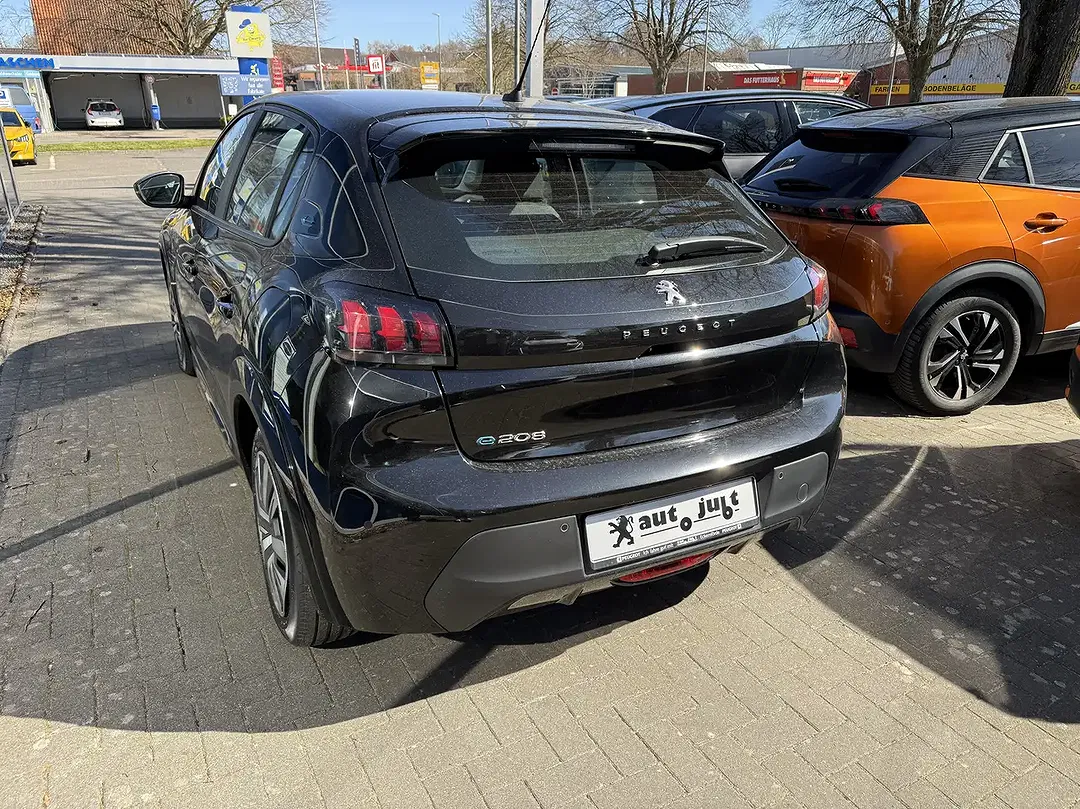 Peugeot 208 - Thumbnail 7
