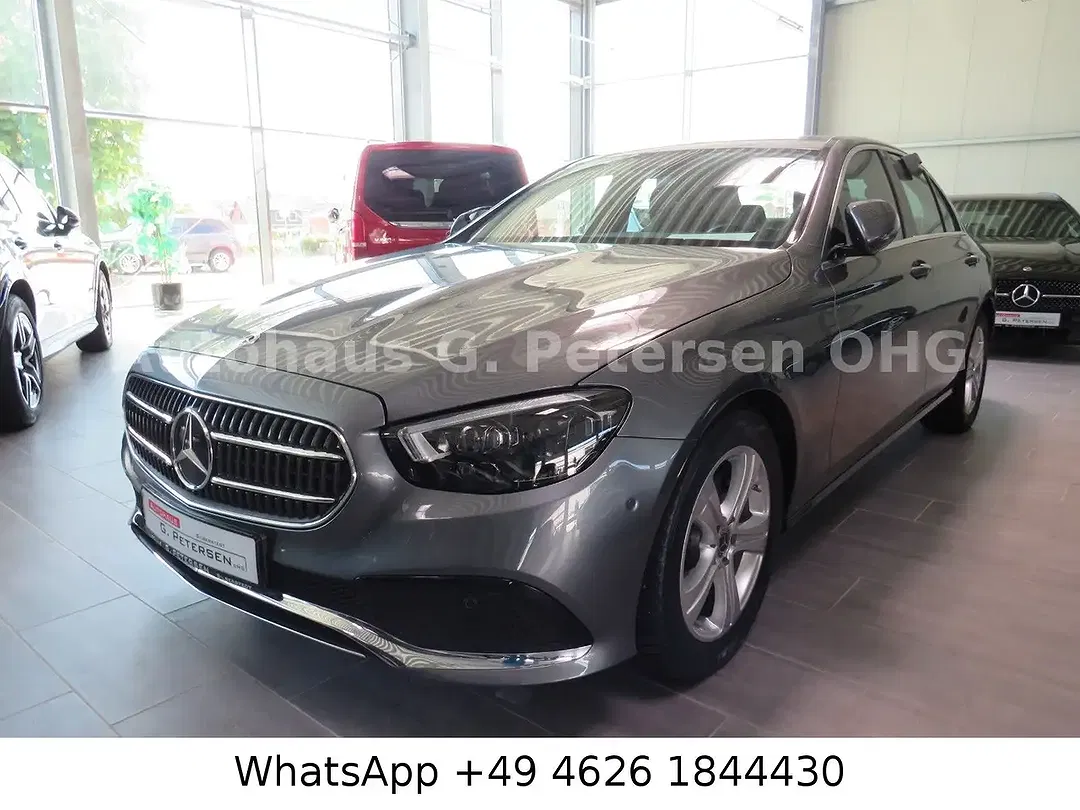 Mercedes-Benz E 220 - Thumbnail 1