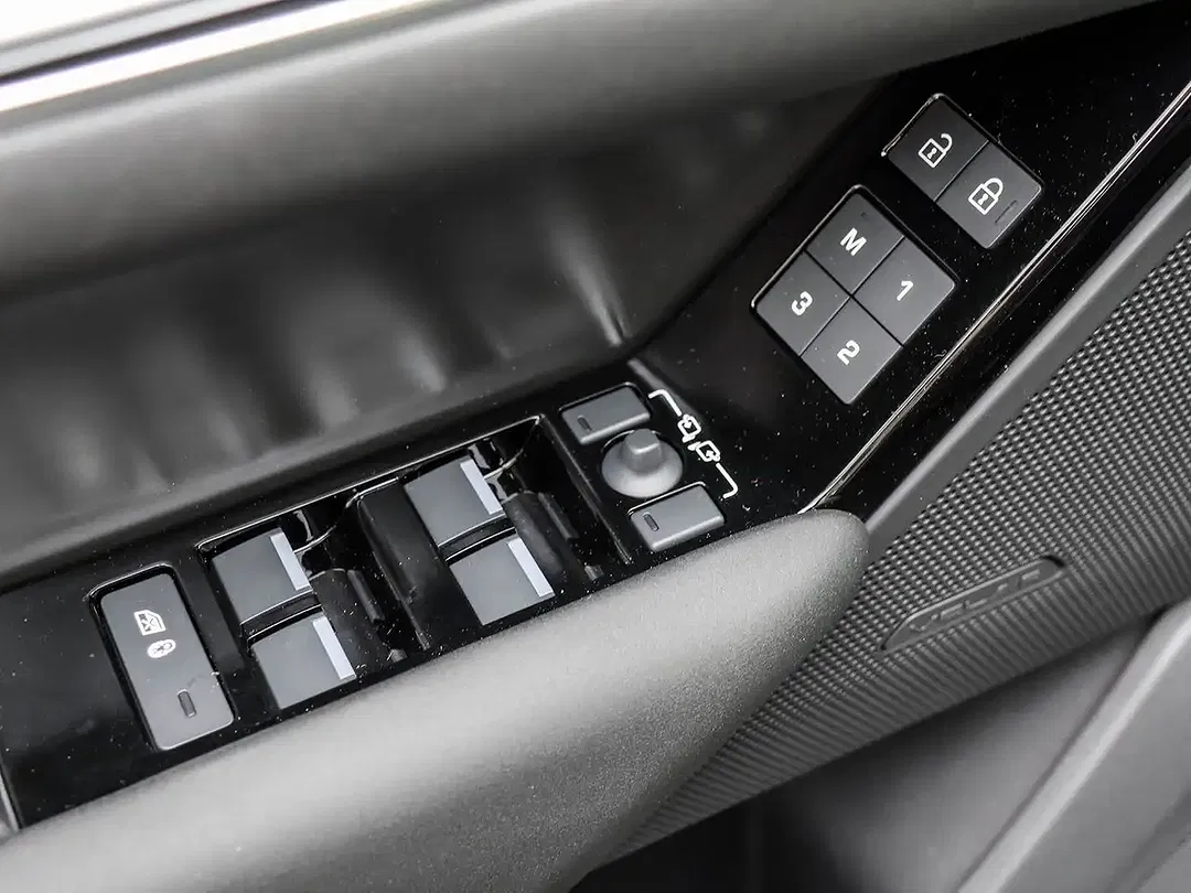 Land Rover Range Rover Velar - Thumbnail 12