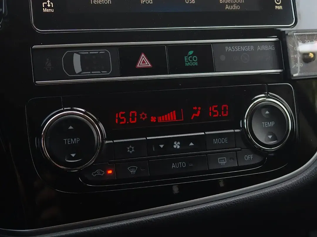 Mitsubishi Outlander - Thumbnail 10