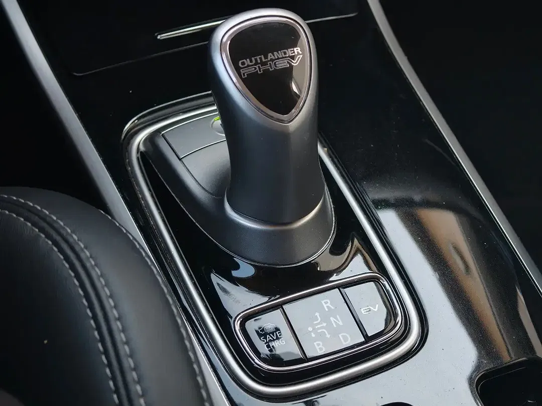 Mitsubishi Outlander - Thumbnail 11