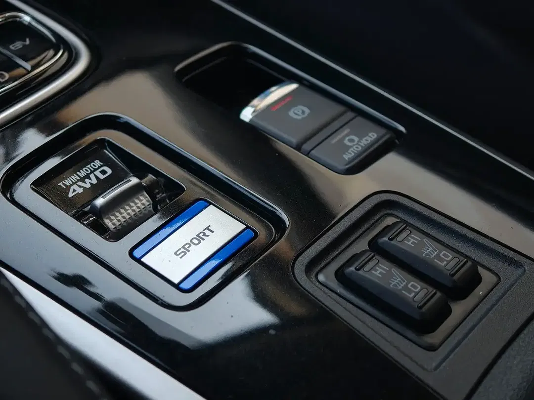 Mitsubishi Outlander - Thumbnail 12