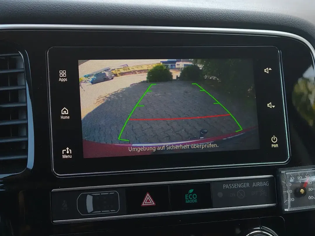 Mitsubishi Outlander - Thumbnail 9