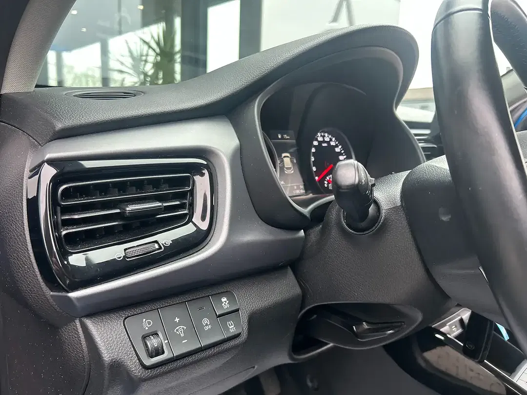 Kia Rio - Thumbnail 10